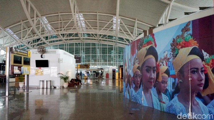 Hari ini umat Hindu seantero Bali merayakan Hari Raya Nyepi, seluruh aktifitas dihentikan dan jalanan menjadi lengang. Tak terkecuali di Bandara Internasional I Gusti Ngurah Rai, Bali.