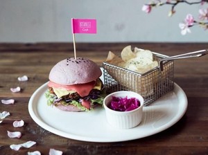 Musim Semi Kafe Ini Jual Buger Vegan Bertema Bunga Sakura
