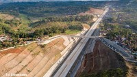 Beroperasinya Tol Cisumdawu sangat diharapkan akan memperlancar konektivitas antara Jawa Barat bagian Selatan menuju Utara karena menghubungkan dua Tol yang telah beroperasi yakni Tol Purbaleunyi dengan jalan Tol Cikopo - Palimanan (Cipali). Foto: Dok. Kementerian PUPR