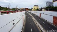 Area di sekitar Taman Satria Gatotkaca menuju Underpass Simpang Tugu Ngurah Rai yang biasanya padat,  juga terlihat lengang dari hiruk pikuk kendaraan.