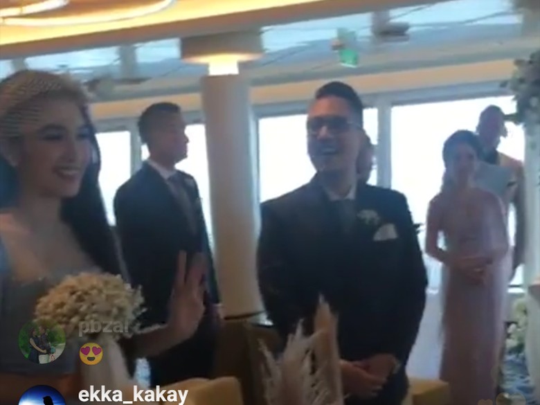 Jadi Bridesmaid, Sandra Dewi Menarik Perhatian di Pernikahan Yuanita Christiani Jadi Bridesmaid, Sandra Dewi Menarik Perhatian di Pernikahan Yuanita Christiani