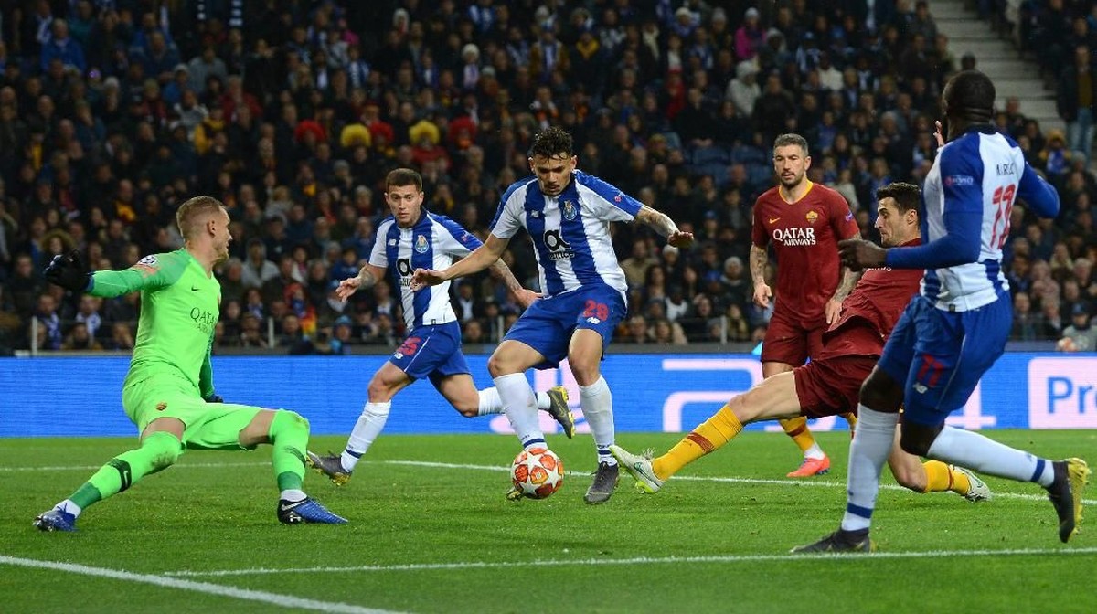 Porto vs As Roma imbang 1-1 di babak pertama. (Foto: Octavio Passos/Getty Images)