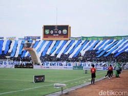 Ketiganya berlarian mengelilingi stadion, Kamis (7/3/2019), saat menyapa para penonton mereka mendapatkan uplause dan sambutan hangat dari para penonton.