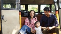 Setelah film itu, Rio Dewanto, Chicco Jerikho, dan sang sutradara, Angga Dwimas Sasongko membuka sebuah kedai kopi. Kedai kopi itu diberi nama Filosofi Kopi. Foto: Instagram @riodewanto