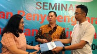 Seminar yang diikuti sekitar 50 platform calon penyelenggara Fintech Lending mengangkat tema “Pembekalan Fintech Bagi Pemegang Saham, Komisaris, dan Direksi Penyelenggara P2P Lending” agar mengetahui prasyarat mendaftar di Otoritas Jasa Keuangan (OJK). Foto: dok. AFPI
