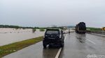 Ruas Tol Madiun Terendam Banjir Hingga 1 Meter