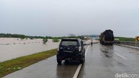 Kasat Lantas PJR Polda Jatim AKBP Bambang saat dihubungi detikcom mengatakan bahwa akibat genangan banjir antara KM 603 hingga KM 604 pihaknya telah melakukan rekayasa arus lalu lintas. Kendaraan dari arah Surabaya dianjurkan keluar gerbang tol Caruban atau 8 Km sebelum keluar tol Madiun.