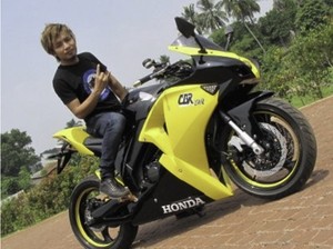 Zul Zivilia Pelantun Lagu Aishiteru Pernah Gabung Klub Motor