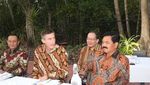 Potret Panglima TNI Hadi Tjahjanto Saat Makan Siang Bersama Jokowi hingga Makan Nasi Padang
