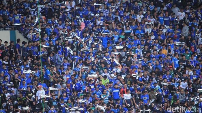 Ada Dilan hadir sebelum Persib Bandung vs Persebaya Surabaya di Stadion Si Jalak Harupat, Kabupaten Bandung, Jawa Barat.