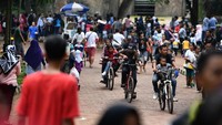 Sejumlah warga mengajak serta sanak keluarga. ANTARA FOTO/Sigid Kurniawan.