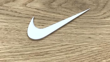 Nike jadi pembuka surat atau amplop. Foto: Taku Omura via Brainberries