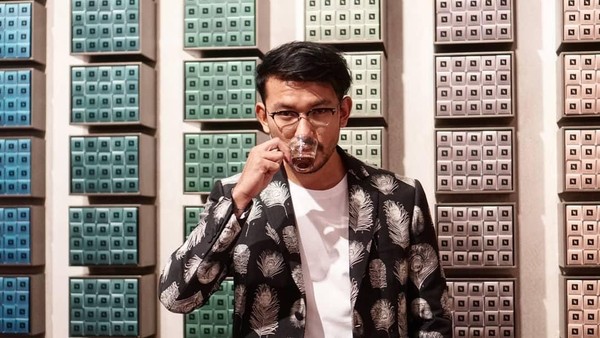Ini Bukti Suami Atiqah Hasiholan, Rio Dewanto Penggemar Berat Kafein