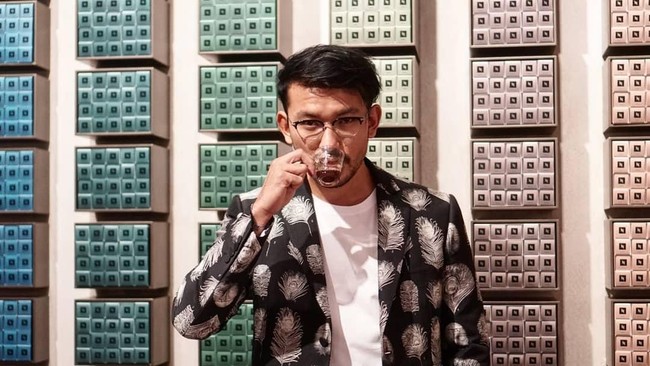 Ini 5 Artis Tampan Indonesia yang Pencinta Berat Kopi