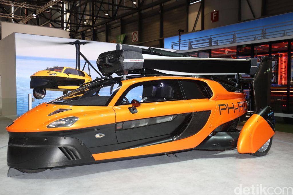 After turning heads at last year's Geneva Motor Show with its production-ready flying car, Pal-V has returned for 2019 with a special edition that it says will actually be first out of the gate. The Pal-V Liberty Pioneer is based on the same flying car shown last year, but with a few extra trimmings to give its limited run of 90 an extra air of exclusivity.