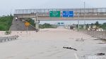 Ruas Tol Madiun Terendam Banjir Hingga 1 Meter