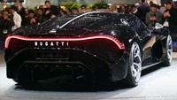 Bagian belakang mobil yang dipercantik dengan lampu LED yang belum pernah dilihat dipasang di mobil manapun di dunia. Foto: Bugatti via Newspress