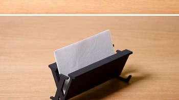 Louis Vuitton jadi tempat kertas. Foto: Taku Omura via Brainberries