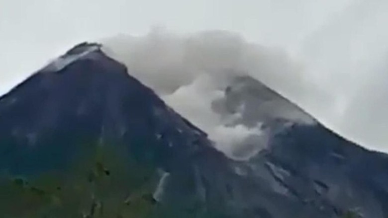 Merapi Luncurkan Awan Panas Guguran Pagi Ini, Jarak Luncur 1,5 Km Merapi Luncurkan Awan Panas Guguran Pagi Ini, Jarak Luncur 1,5 Km
