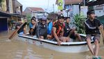 Banjir di Kabupaten Bandung Mencapai Atap Rumah
