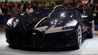 Sengaja dibuat edisi terbatas, untuk menandai peringatan 110 tahun pembuat mobil, La Voiture Noire, yang merupakan bahasa Prancis untuk mobil hitam, menyerupai Batmobile klasik, yakni Bugatti Type 57 SC Atlantic tahun 1930-an. Foto: Bugatti via Newspress