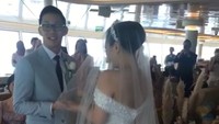 Yuanita Christiani dan Indra Wiguna mengucapkan janji pernikahan. Foto: Instagram Yuanita Christiani