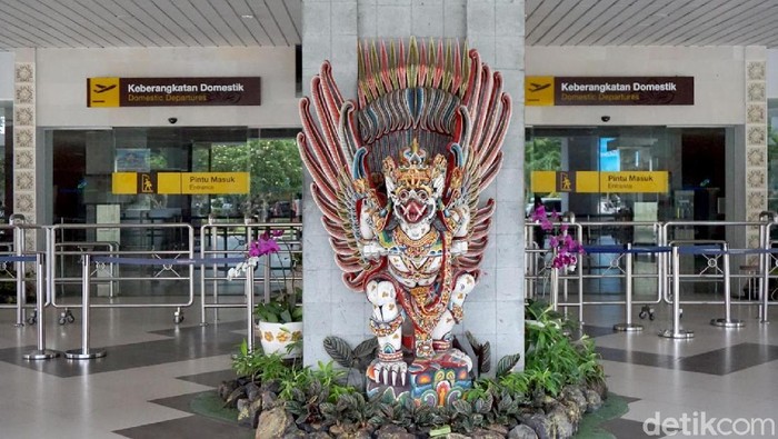Hari ini umat Hindu seantero Bali merayakan Hari Raya Nyepi, seluruh aktifitas dihentikan dan jalanan menjadi lengang. Tak terkecuali di Bandara Internasional I Gusti Ngurah Rai, Bali.