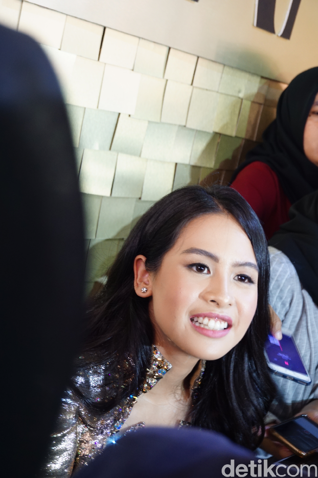 Untuk perawatan rambut, Maudy lebih menyukai teknik yang sederhana. Bisa dibilang, aku hampir gak pernah perawatan di salon. Karena nggak mau ribet, aku lebih suka perawatan yang konsisten di rumah, misal rajin keramas dan rutin memakai kondisioner, ucapnya. Foto: Daniel/Detikcom