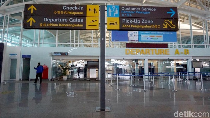 Hari ini umat Hindu seantero Bali merayakan Hari Raya Nyepi, seluruh aktifitas dihentikan dan jalanan menjadi lengang. Tak terkecuali di Bandara Internasional I Gusti Ngurah Rai, Bali.