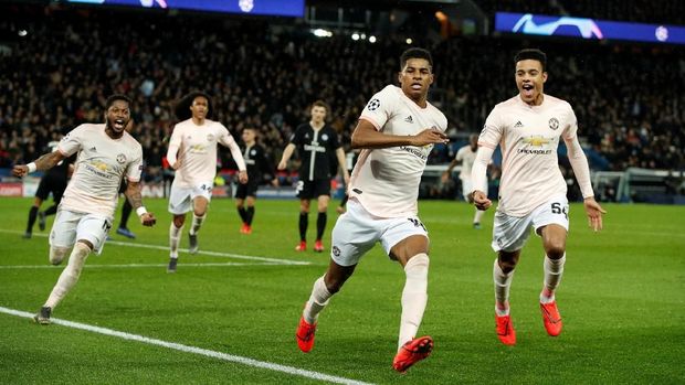 Marcus Rashford usai mencetak gol melalui eksekusi penalti ke gawang PSG. (