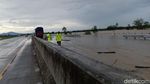 Ruas Tol Madiun Terendam Banjir Hingga 1 Meter