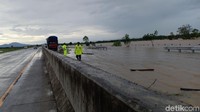 Sementara itu kasat Lantas Polres Madiun AKP Imam Mustolih menuturkan bagi pengendara yang akan tujuan Kota Madiun dari arah Surabaya yang terlanjur lewat tol dari keluar gerbang tol Caruban dianjurkan berbelok ke kanan atau lewarmt kota Caruban.