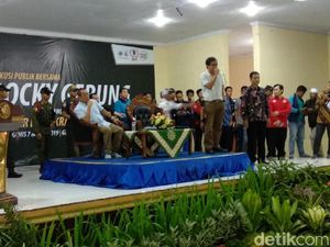Tak Ada Penghadangan, Rocky Gerung Tetap Isi Kuliah Umum di Jember