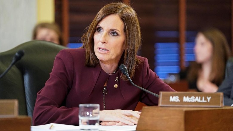 Senator Arizona Akui Diperkosa Saat Masih Aktif di Militer AS Senator Arizona Akui Diperkosa Saat Masih Aktif di Militer AS