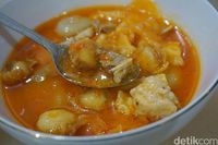 Hari Libur Enaknya Jajan Seblak Super Pedas di Sini