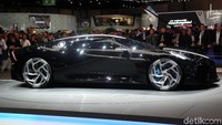 Mobil ini cocoknya jadi mainan Batmobile dalam wujud utuh dan nyata bagi kalangan berkocek super tebal. Apalagi hanya ada 1 unit. Foto: Bugatti via Newspress