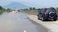 Meski jalur tol Madiun dari arah Surabaya sudah normal, namun pengendara dihimbau untuk waspada dan berhati-hati mengingat masih ada sedikit genangan air.
