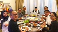 Baru-baru ini Tina menikmati makan malam bersama Ma’ruf Amin. Ia mengatakan semur jengkol jadi hidangan ternikmat malam itu. Foto: Instagram tina_talisa