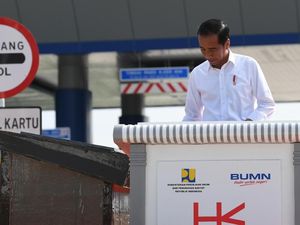Momen Jokowi Resmikan Tol Terpanjang di Indonesia