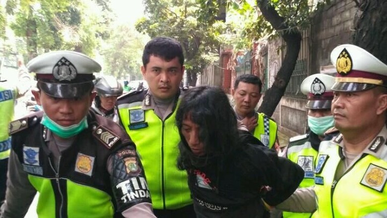 Gelisah Saat Dirazia Polantas, Pemotor Ini Ketahuan Bawa Ganja Gelisah Saat Dirazia Polantas, Pemotor Ini Ketahuan Bawa Ganja