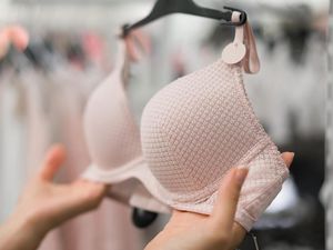 e-Life: Kesehatan Payudara dan Polemik Fungsi Bra