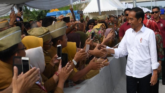 Janji Jokowi Gaji PNS Naik Bulan Depan