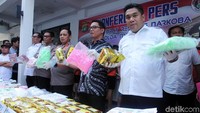 Kapolda Metro Jaya Irjen Pol Gatot Edy Pramono mengatakan bahwa Zul berperan sebagai kurir sekaligus pengedar. Selain sabu, Zul juga mengedarkan ekstasi.