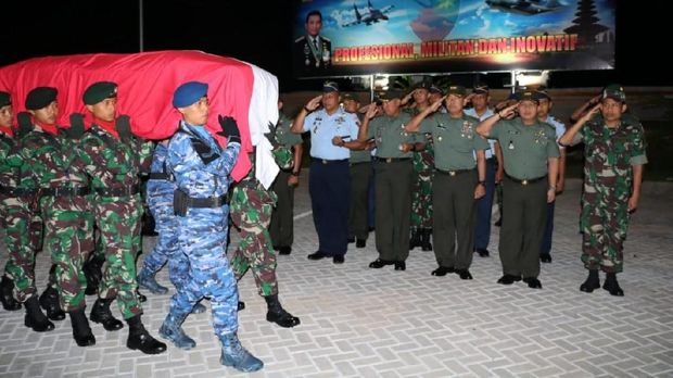 Jenazah Serda Mirwariyadin, salah satu anggota yang gugur dalam baku tembak di Nduga, Papua diterbangkan ke Lombok, Nusa Tenggara Barat (NTB).