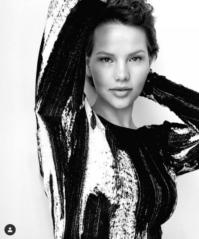 Baginya bekerja sebagai model adalah kesempatan untuk membantu wanita yang memiliki masalah sama. Elly ingin menunjukkan jika mereka tetap terlihat cantik walau memiliki kanker.  Foto: Dok. Instagram Elly Mayday