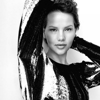 Baginya bekerja sebagai model adalah kesempatan untuk membantu wanita yang memiliki masalah sama. Elly ingin menunjukkan jika mereka tetap terlihat cantik walau memiliki kanker.  Foto: Dok. Instagram Elly Mayday