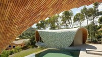 Selain itu, rumah tersebut juga hemat energi. Pasalnya dibangun dengan gaya moderen Volta Catalana di mana saat musim panas aliran udara akan sejuk  dan di musim dingin udara akan tetap hangat. Enric Ruiz-Geli/Inhabitat.