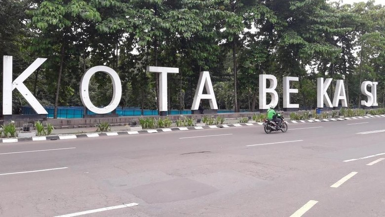 Pipa PAM Bocor, Suplai Air Bersih ke Perumahan di Bekasi Terganggu Pipa PAM Bocor, Suplai Air Bersih ke Perumahan di Bekasi Terganggu