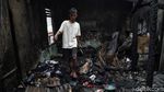 Api Hanguskan Pemukiman Padat Penduduk di Johar Baru
