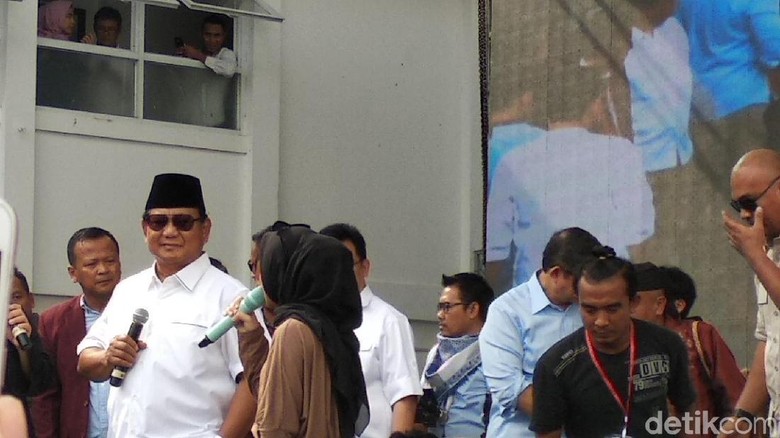 Prabowo Tolak Nyanyi Bareng Nissa Sabyan, BPN: Nggak Perlu Dibesar-besarkan Prabowo Tolak Nyanyi Bareng Nissa Sabyan, BPN: Nggak Perlu Dibesar-besarkan